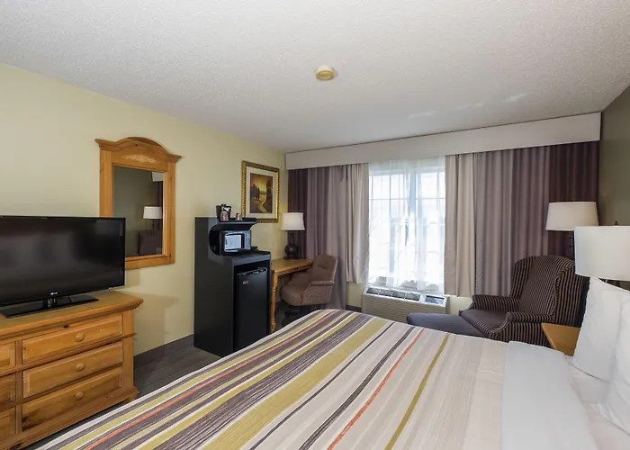 Express & Chicago - By Ihg Hotel
