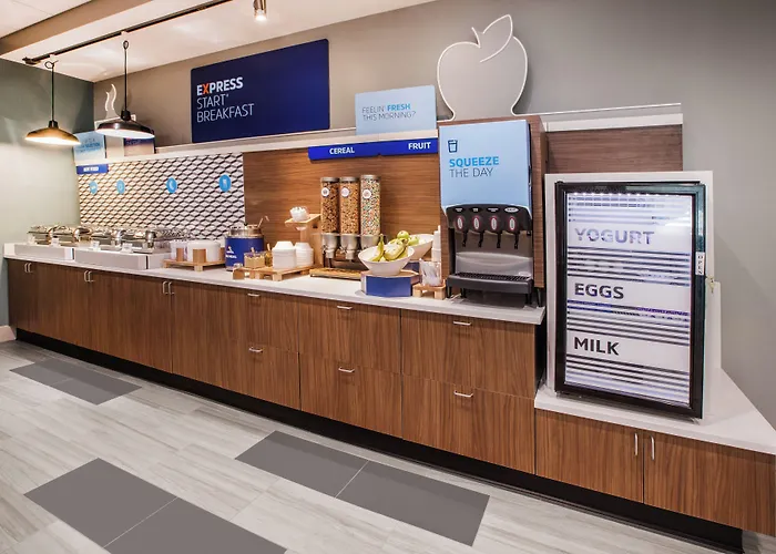 Express & Chicago - By Ihg 3*