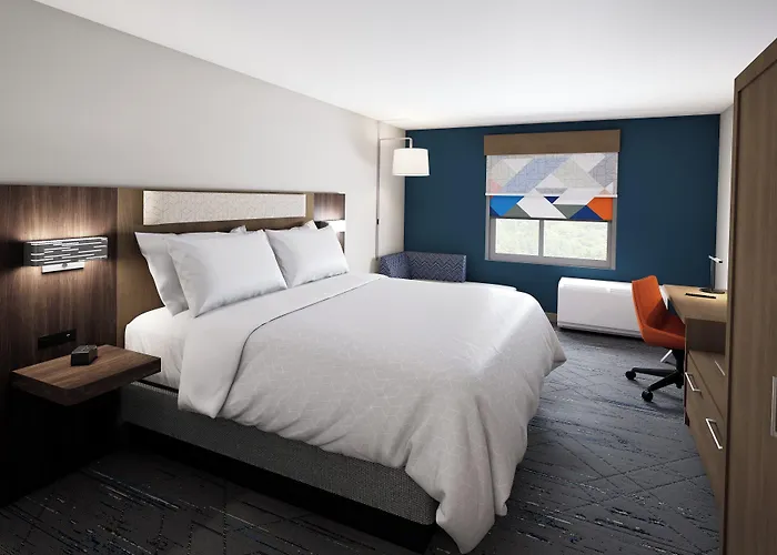 Express & Chicago - By Ihg Matteson