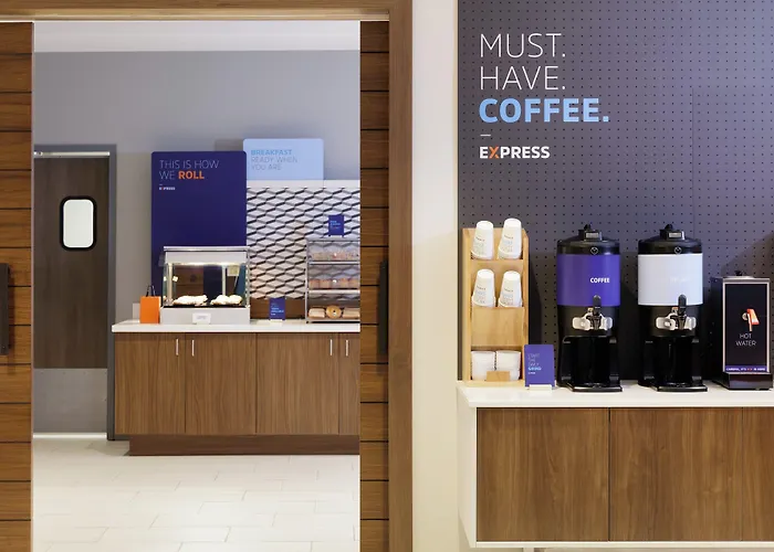 Express & Chicago - By Ihg Hotel 3*