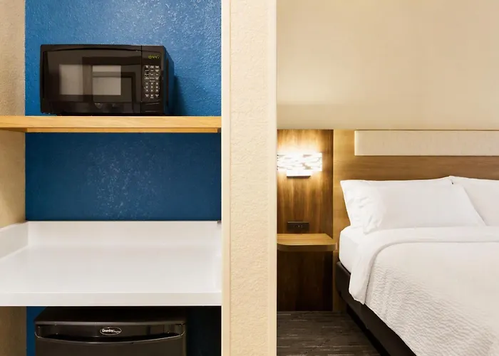 Express & Chicago - By Ihg Hotel 3*