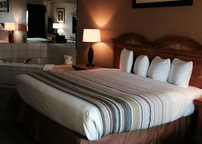 Express & Chicago - By Ihg