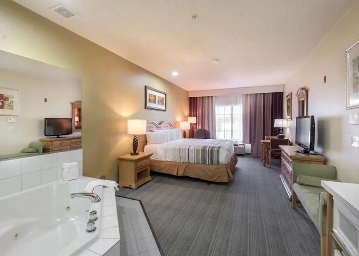 Express & Chicago - By Ihg 3*
