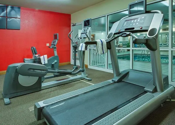 Express & Chicago - By Ihg Hotel 3*
